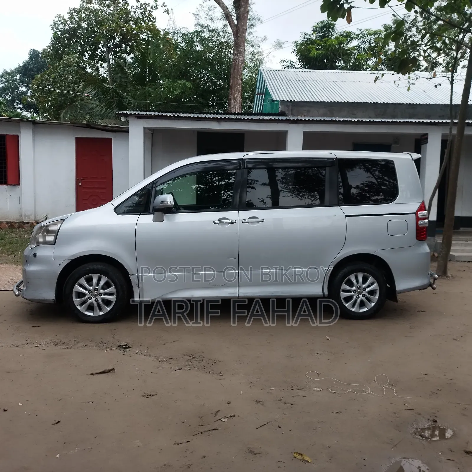 Toyota Noah 2012 Silver
