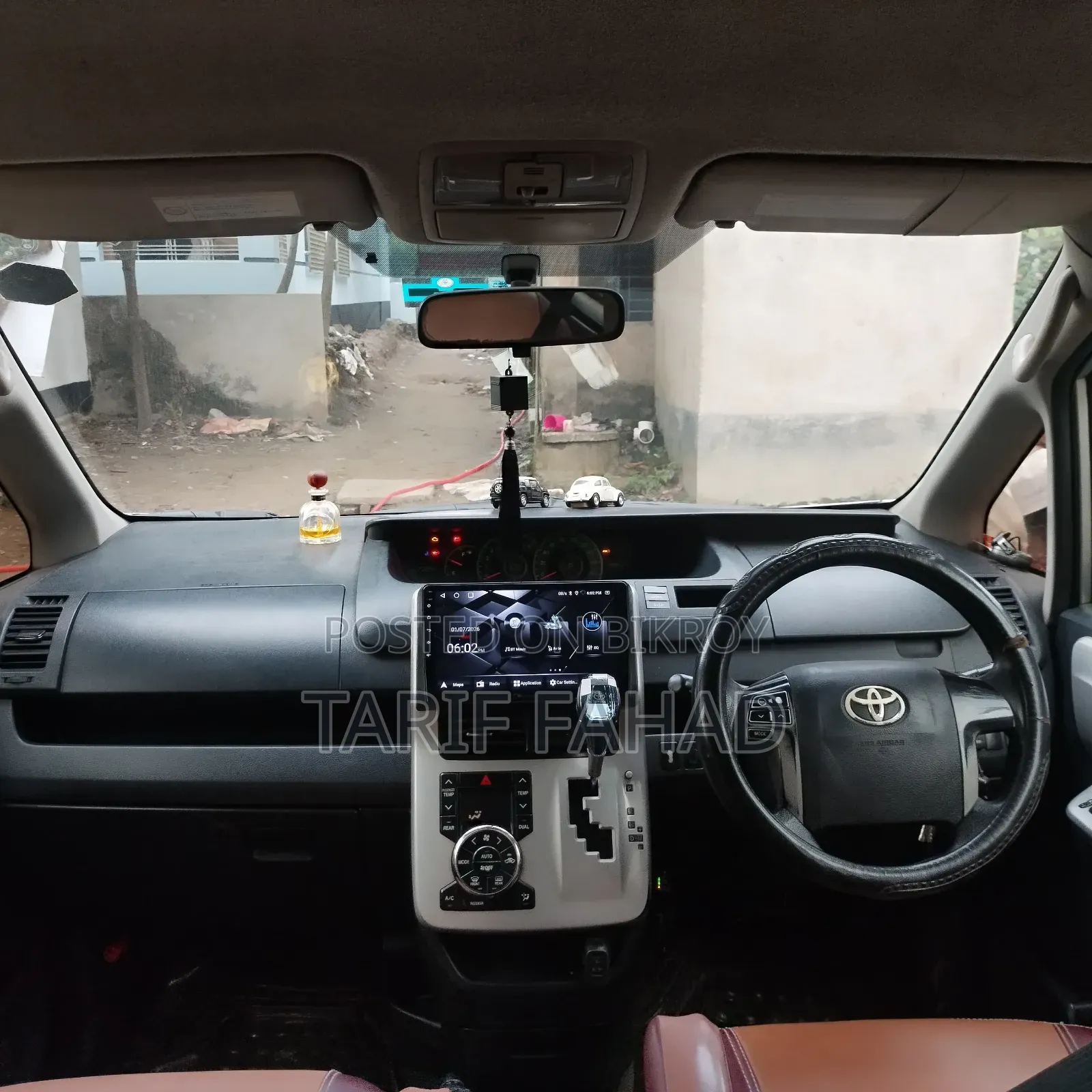 Toyota Noah 2012 Silver