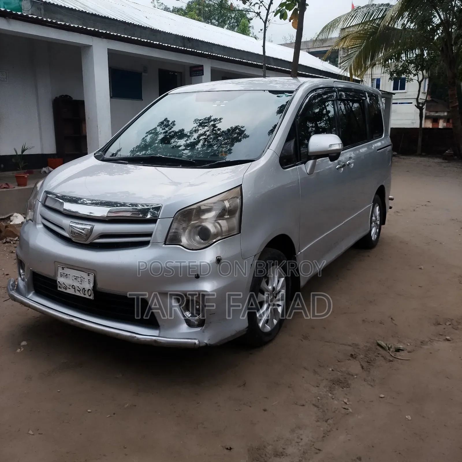 Toyota Noah 2012 Silver