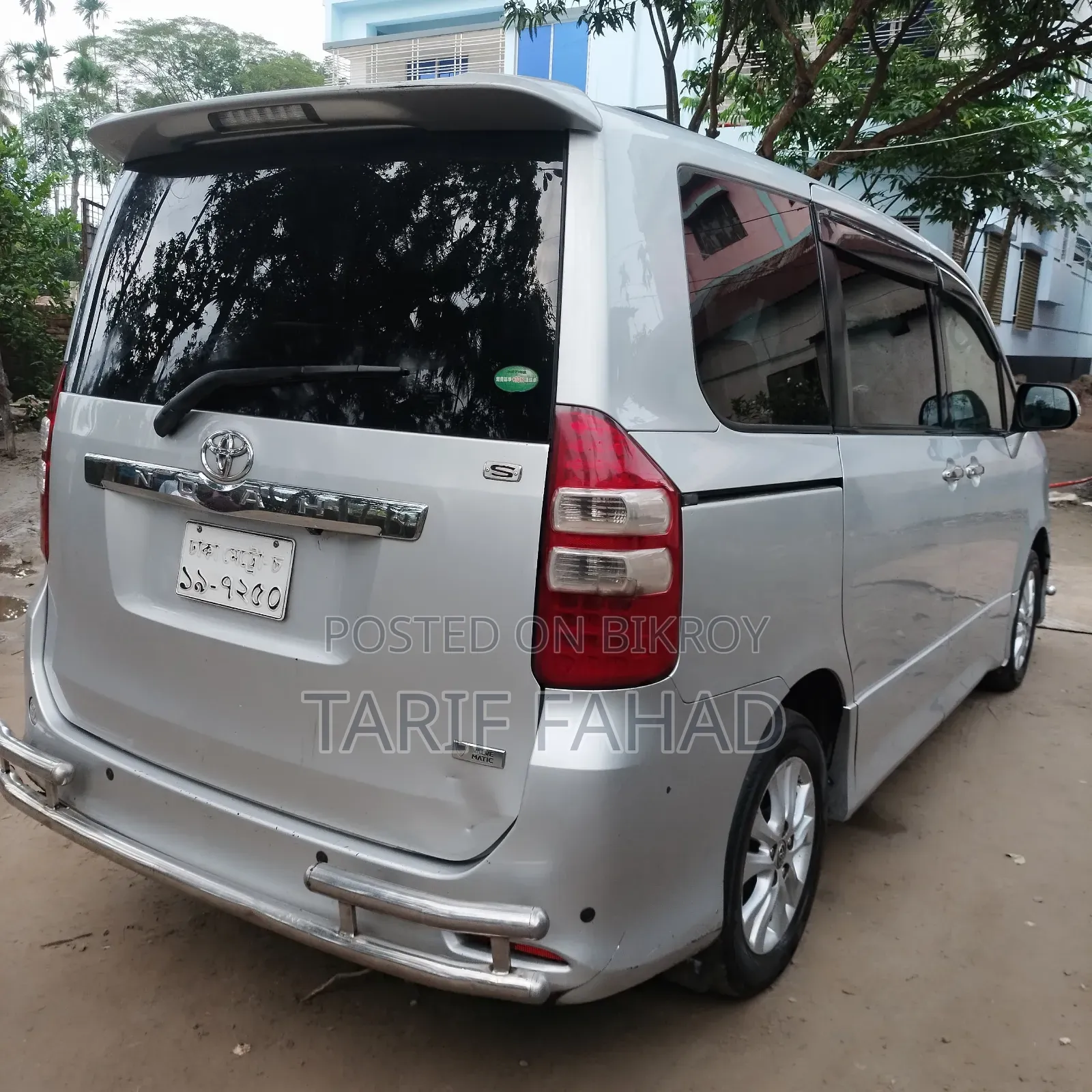 Toyota Noah 2012 Silver