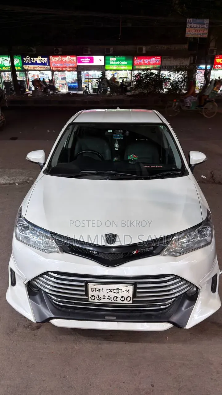 টয়োটা অ্যাক্সিও ২০১৬ সাদা