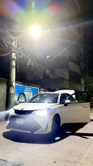 টয়োটা অ্যাক্সিও ২০১৬ সাদা
