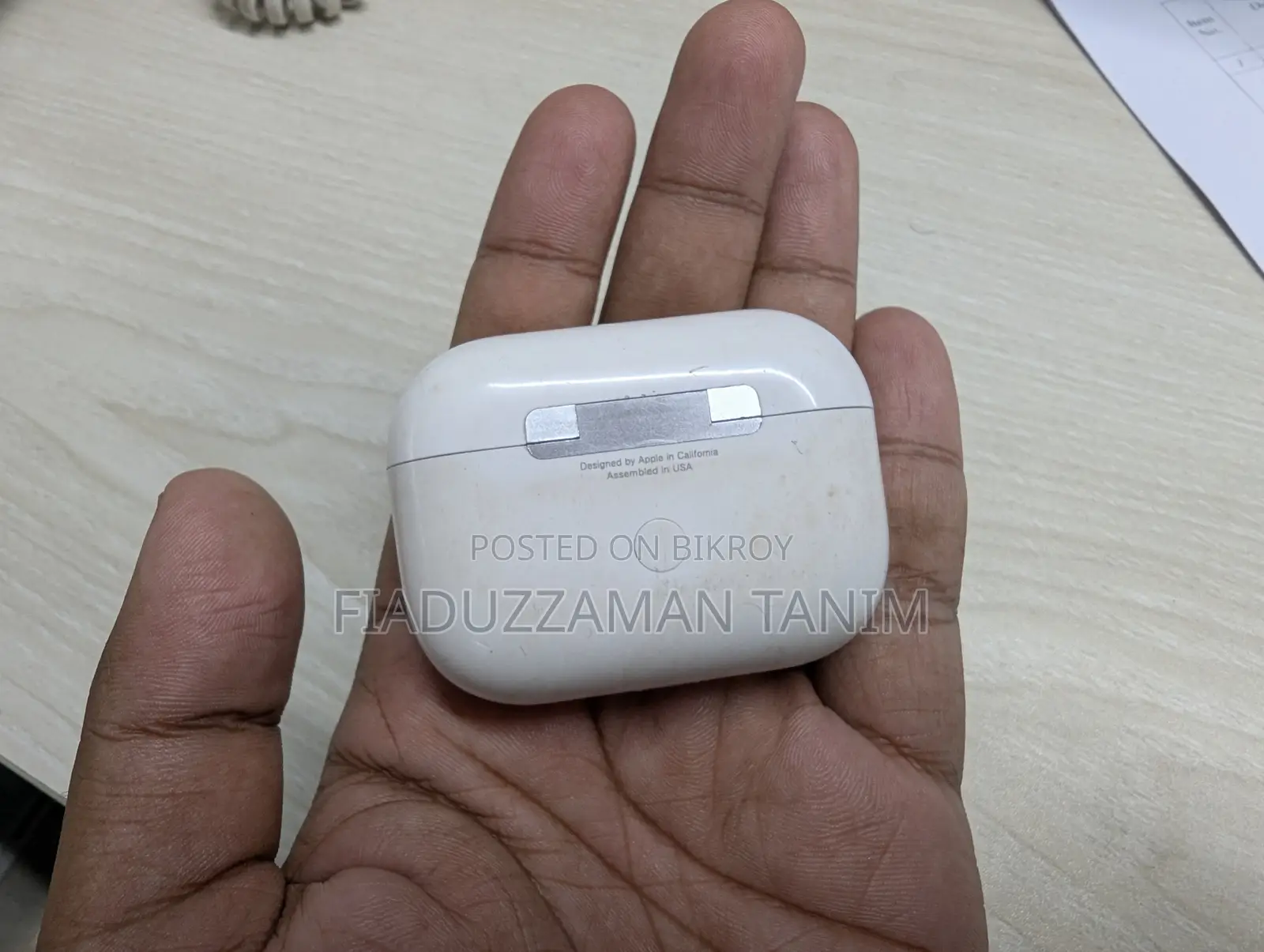 Apple AirPods Pro, Designed by Apple in California and USA