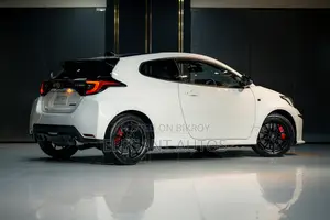 Toyota Yaris 2020 Pearl