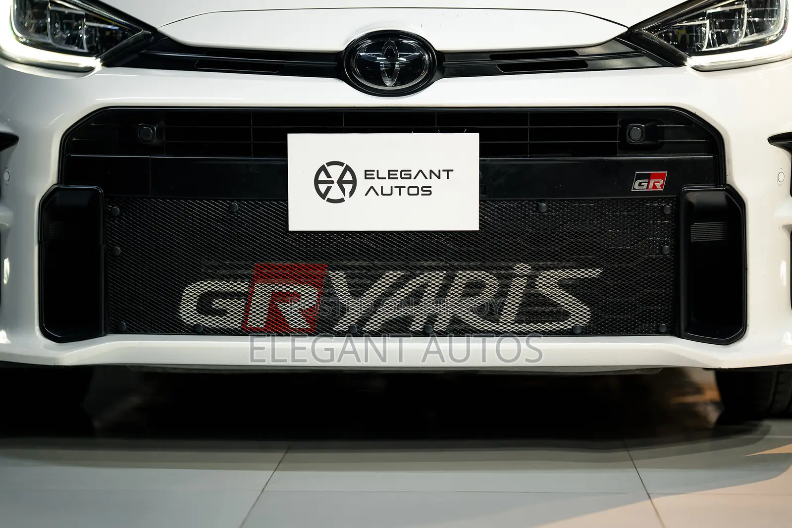 Toyota Yaris 2020 Pearl