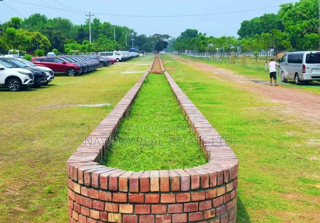 নবনা পূর্বাচলে ৫ কাঠার প্লট