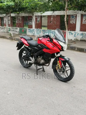 বাজাজ ২০১৬ রেড