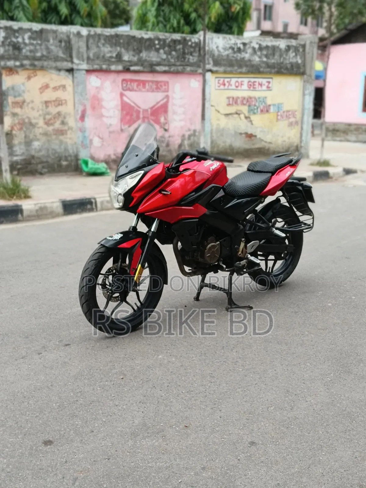 বাজাজ ২০১৬ রেড