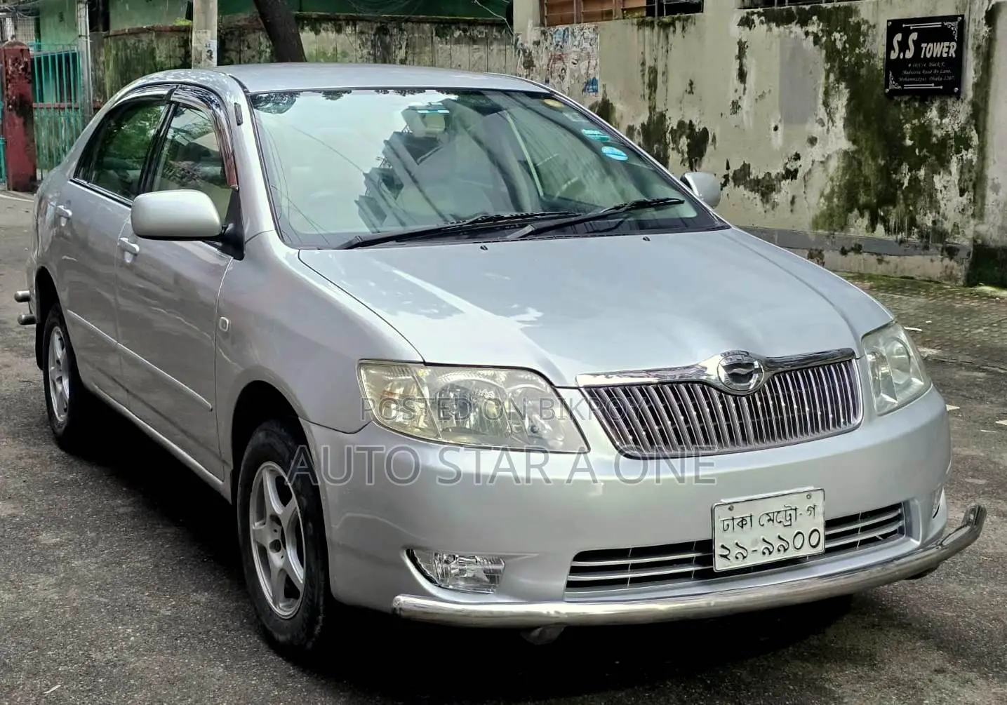 টয়োটা করোলা সেডান ২০০৫ সিলভার