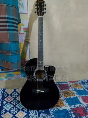 অ্যাকোস্টিক গিটার সবকিছু ঠিক আছে