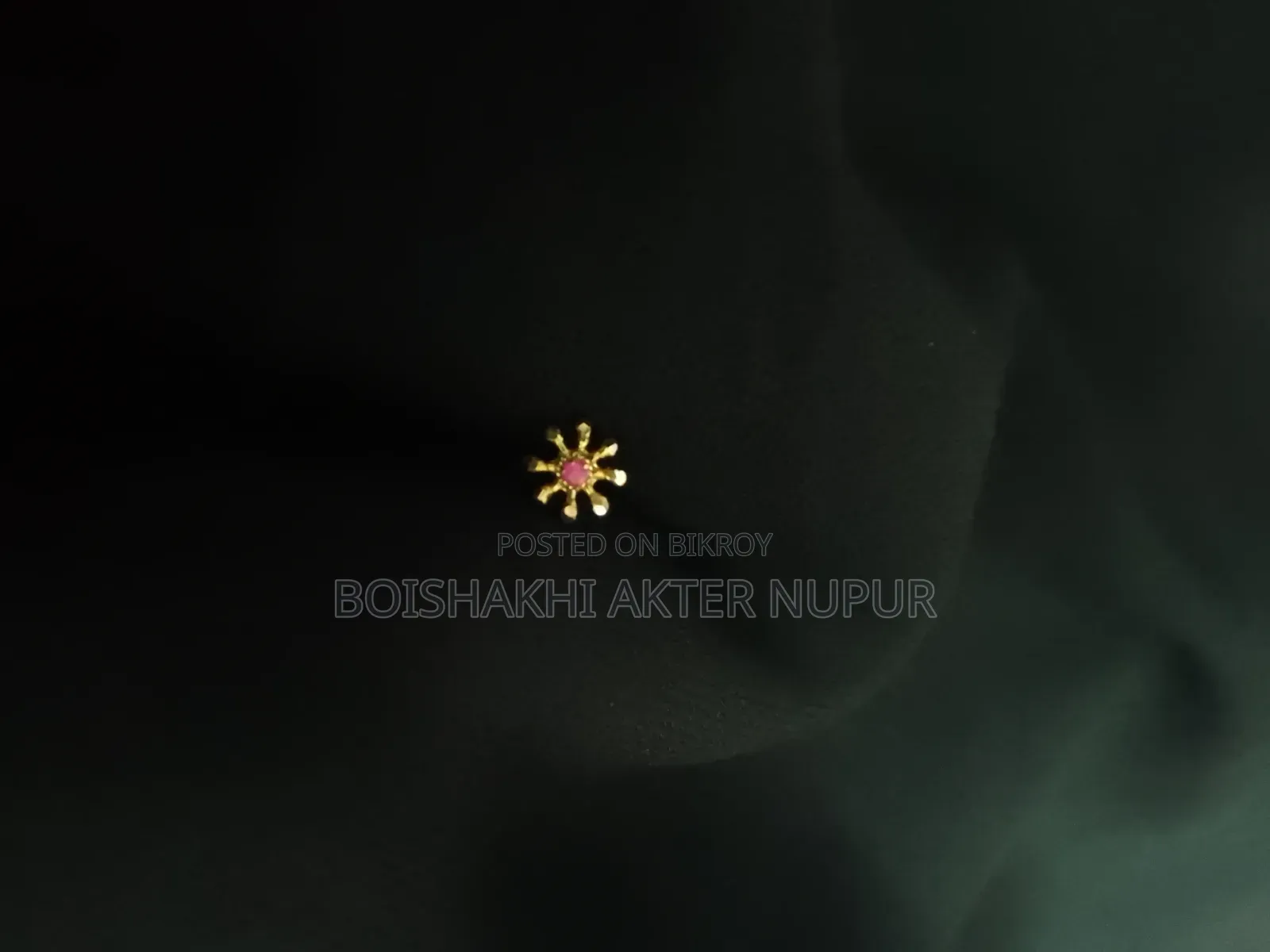 21 Karat Gold Nosepin for Sale