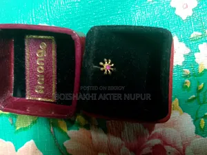 21 Karat Gold Nosepin for Sale