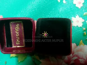 21 Karat Gold Nosepin for Sale