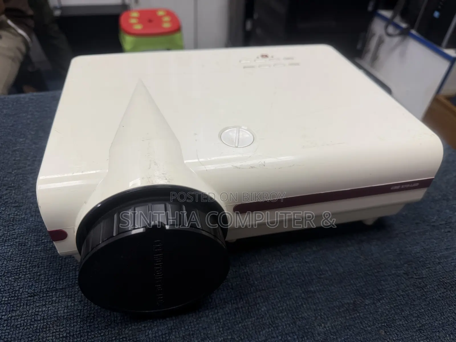 Projector 3000 Lumens Full Fresh Running Condition