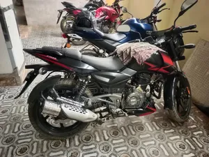 বাজাজ পালসার ১৫০ ২০২১ ব্ল্যাক