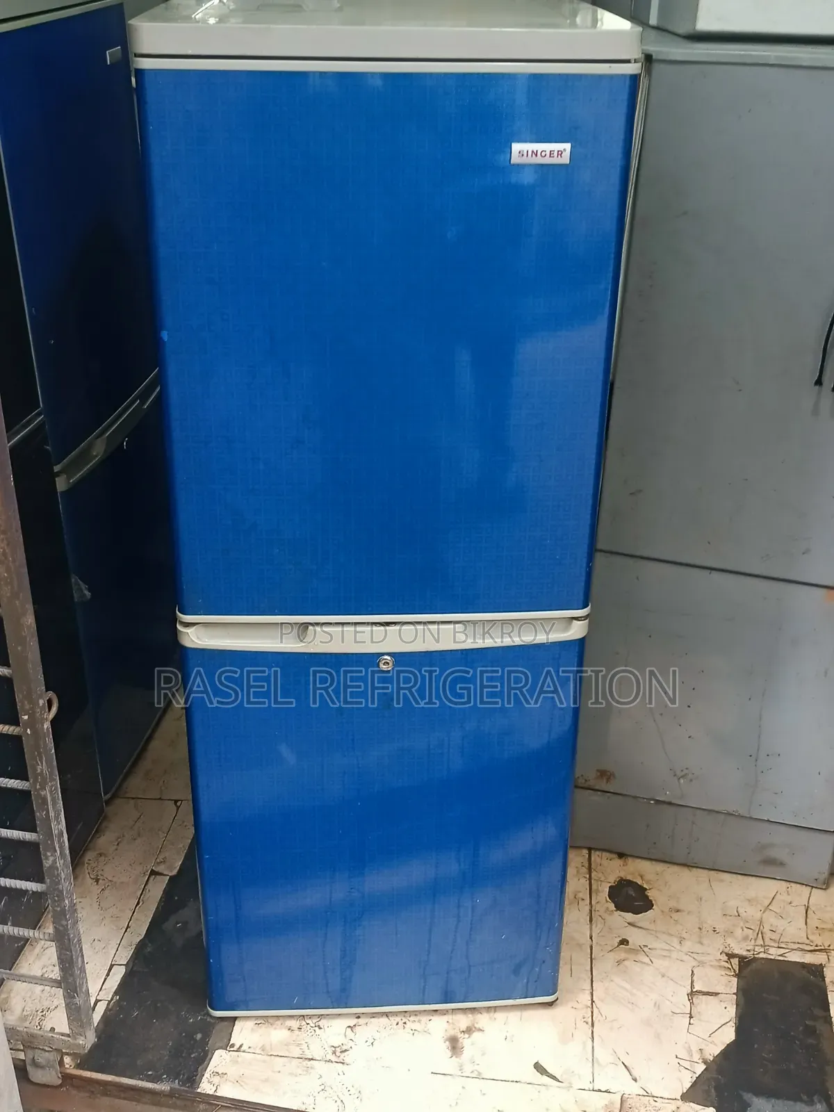 ১৪ সিএফটি রানিং সিঙ্গার ফ্রিজ বিক্রি করা হবে।