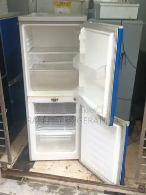 ১৪ সিএফটি রানিং সিঙ্গার ফ্রিজ বিক্রি করা হবে।