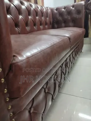 Luxury Chesterfield Leather Sofa With Hatil Table