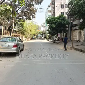 সেক্টর-১৩ তে ৩০ ফুট রাস্তা ৫ কাঠা পার্ক ইস্ট
