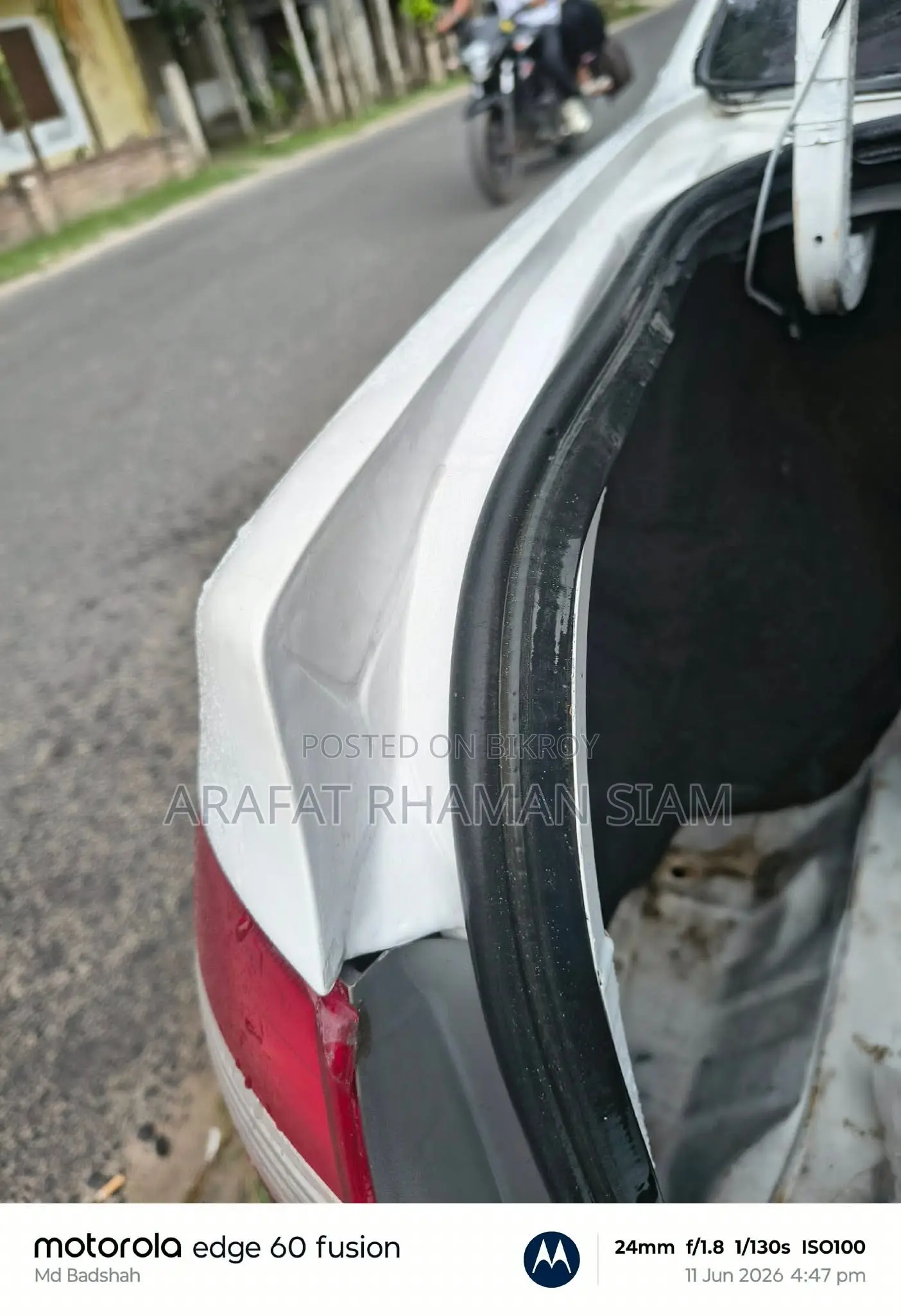 টয়োটা করোল্লা ২০০০ সাদা