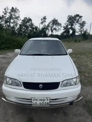 টয়োটা করোল্লা ২০০০ সাদা