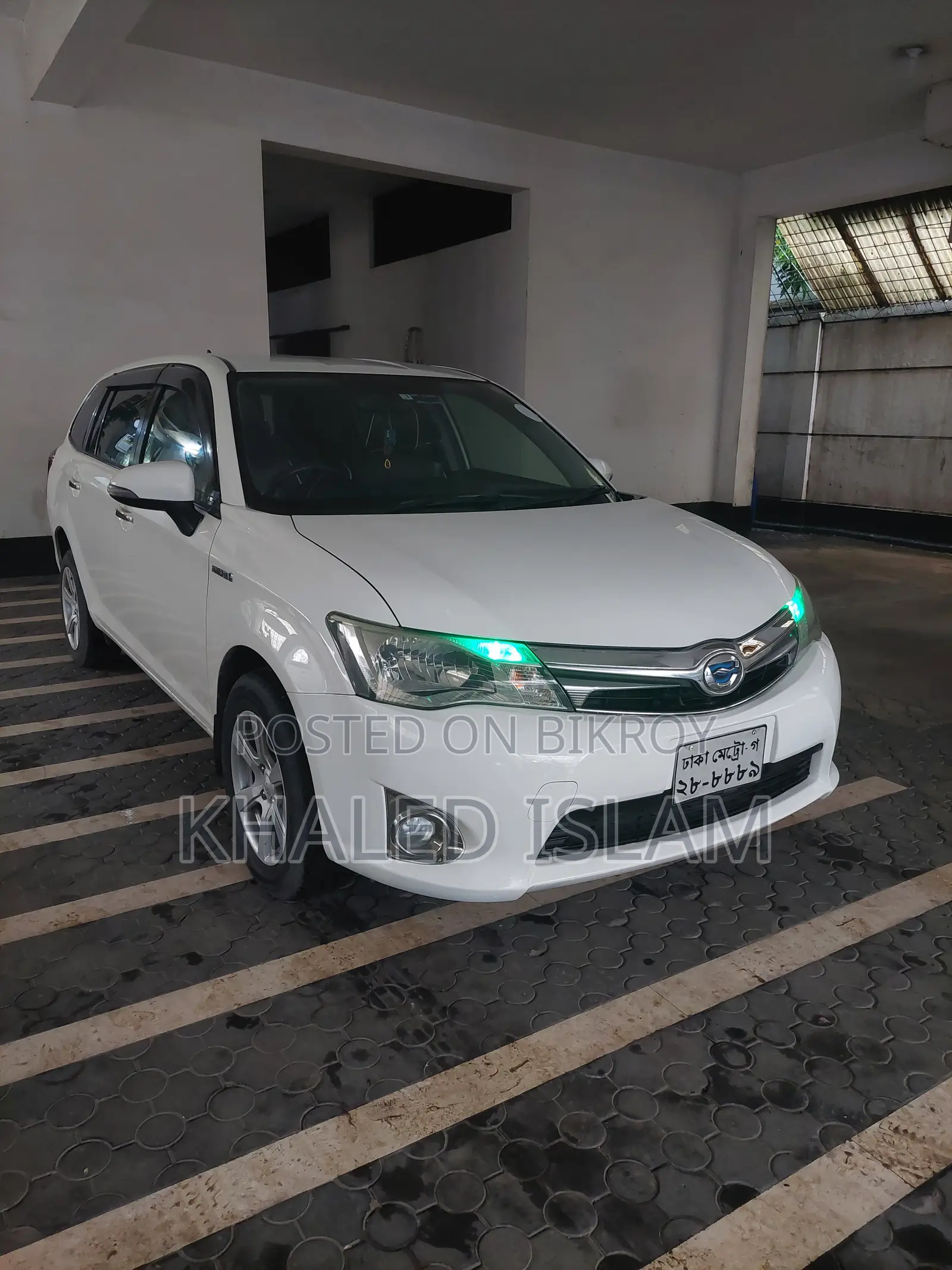 টয়োটা অ্যাক্সিও ২০১৫ সাদা
