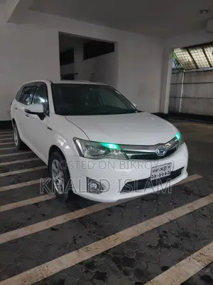 টয়োটা অ্যাক্সিও ২০১৫ সাদা