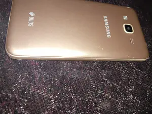 Samsung Galaxy J3 8 GB Rose Gold