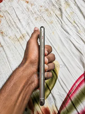অ্যাপল আইফোন ১১ প্রো ২৫৬ জিবি সিলভার