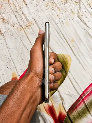 অ্যাপল আইফোন ১১ প্রো ২৫৬ জিবি সিলভার