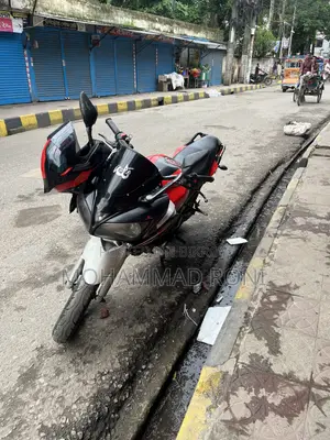 ইয়ামাহা ২০১২ লাল