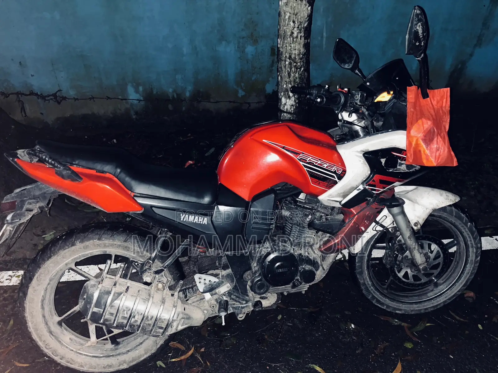 ইয়ামাহা ২০১২ লাল