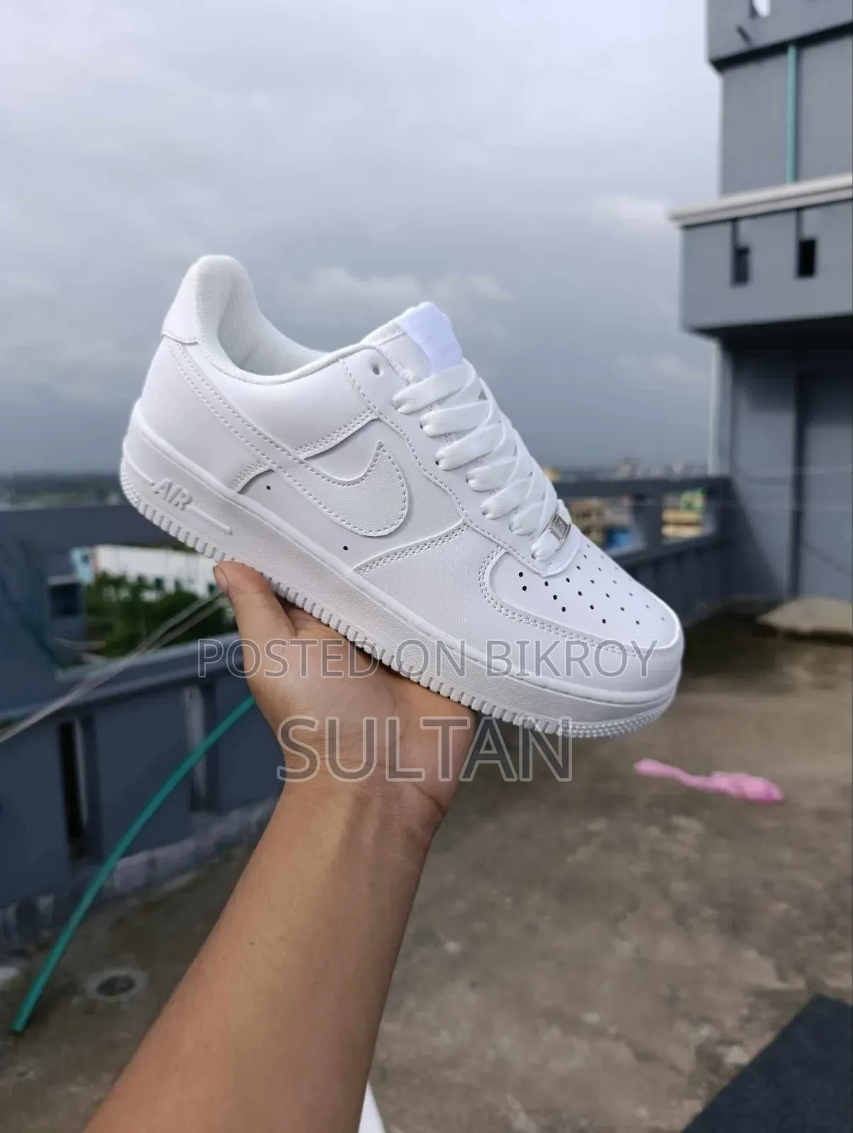White Nike Jordan