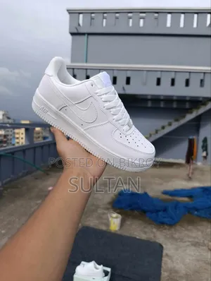 White Nike Jordan