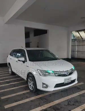 টয়োটা অ্যাক্সিও ২০১৫ সাদা