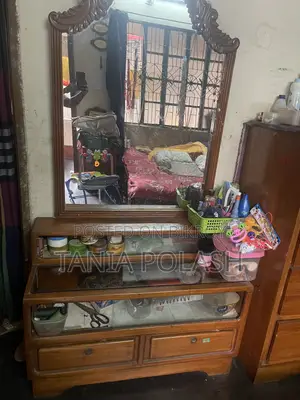 সেগুন কাঠ আর ওয়ারড্রোব