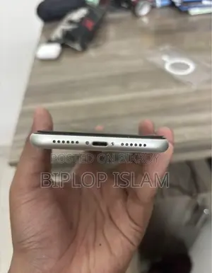 Apple iPhone XR 64 GB White