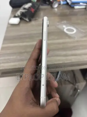Apple iPhone XR 64 GB White