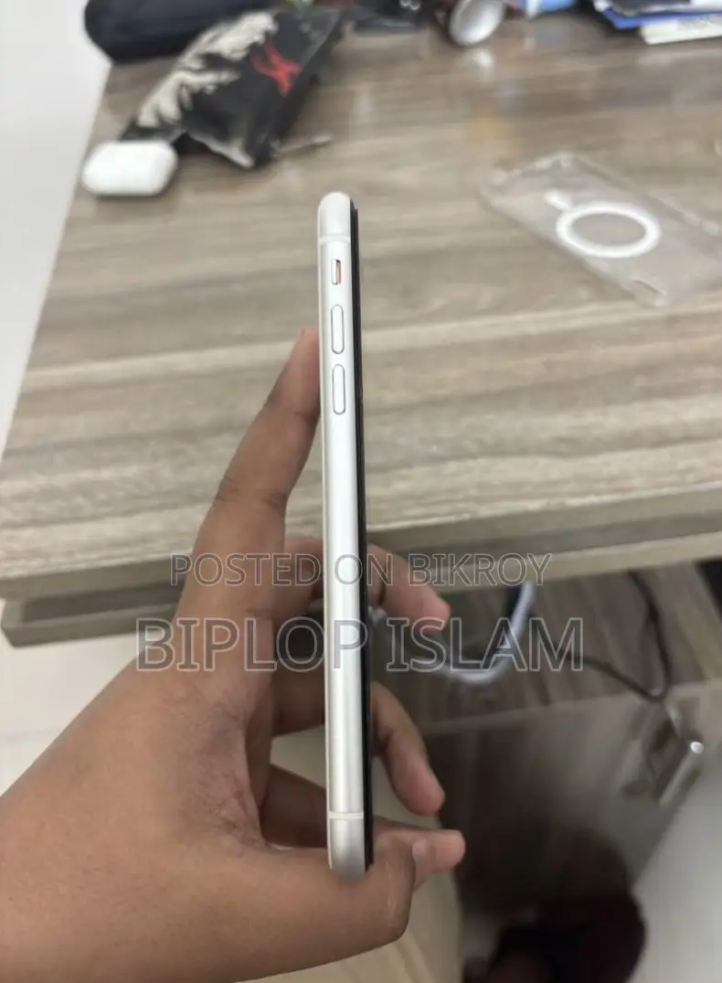 Apple iPhone XR 64 GB White