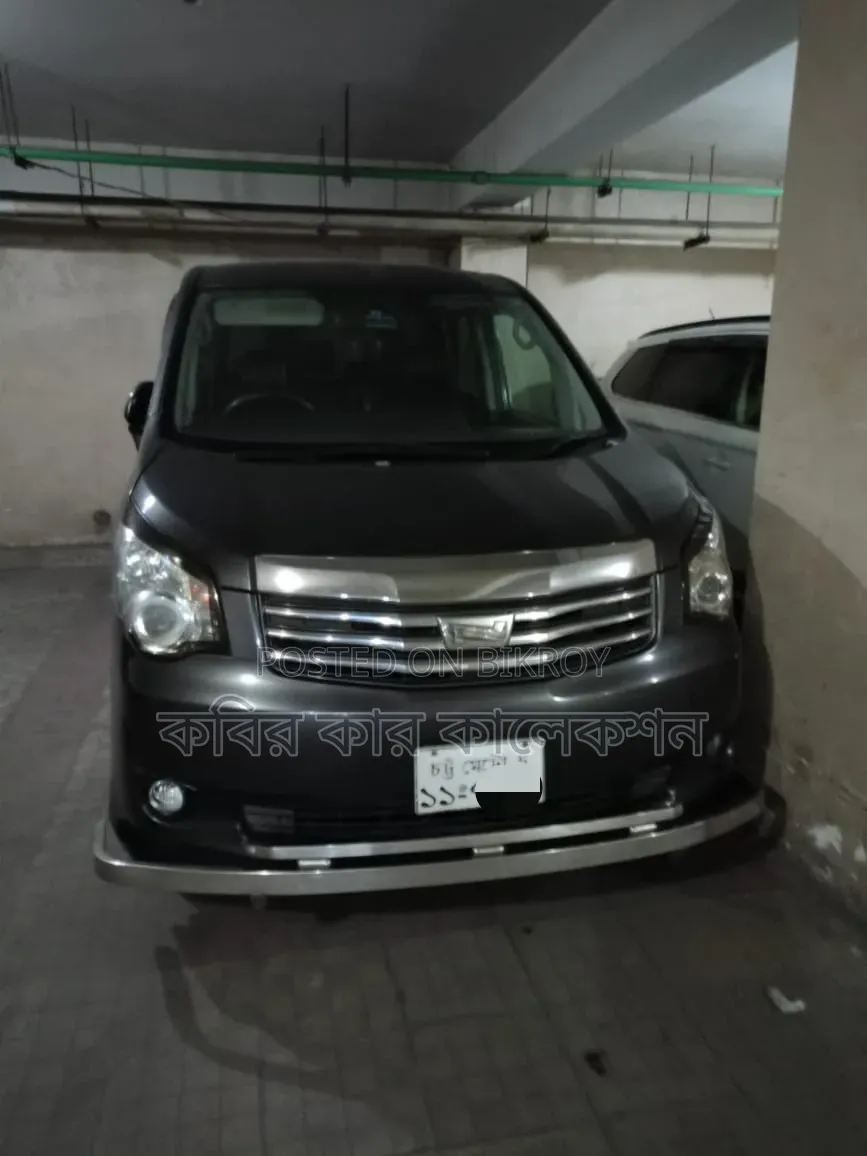 Toyota Noah 2012 Black