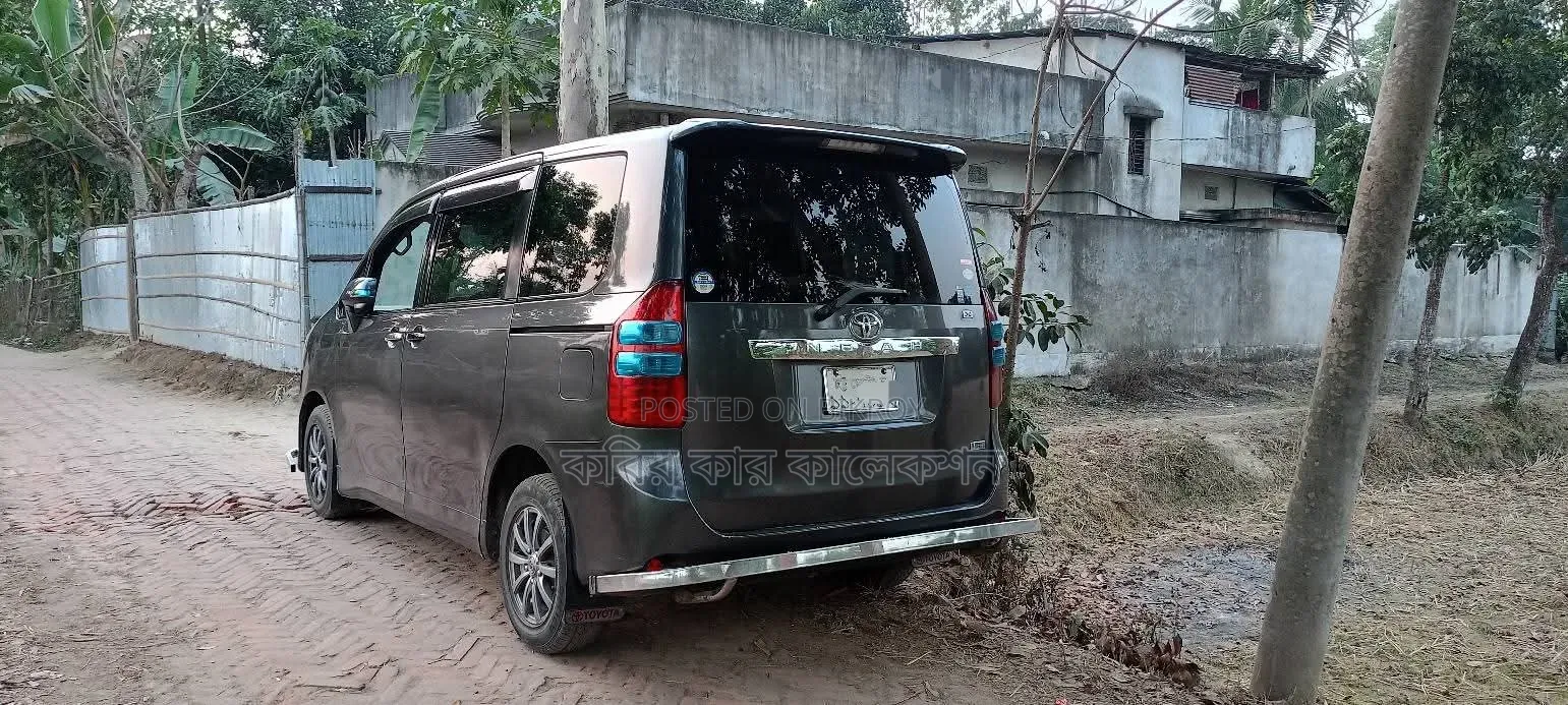 Toyota Noah 2012 Black