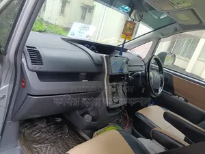 Toyota Noah 2013 Silver