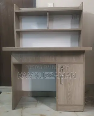 পড়ার টেবিল