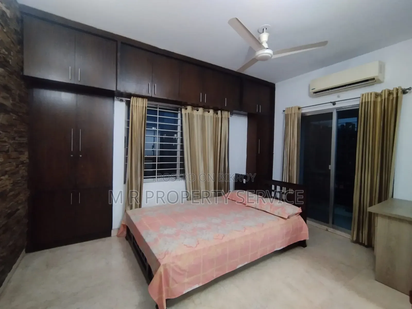 গুলশানে ভাড়ার জন্য ফার্নিশড ৩ বেডরুমের অ্যাপার্টমেন্ট