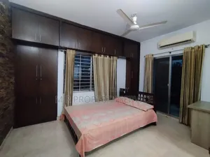গুলশানে ভাড়ার জন্য ফার্নিশড ৩ বেডরুমের অ্যাপার্টমেন্ট