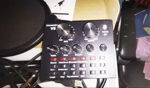 BM-100FX Condenser Microphone and Live Sound Card V8