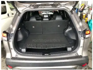টয়োটা করোলা ক্রস ২০২১ গ্রে