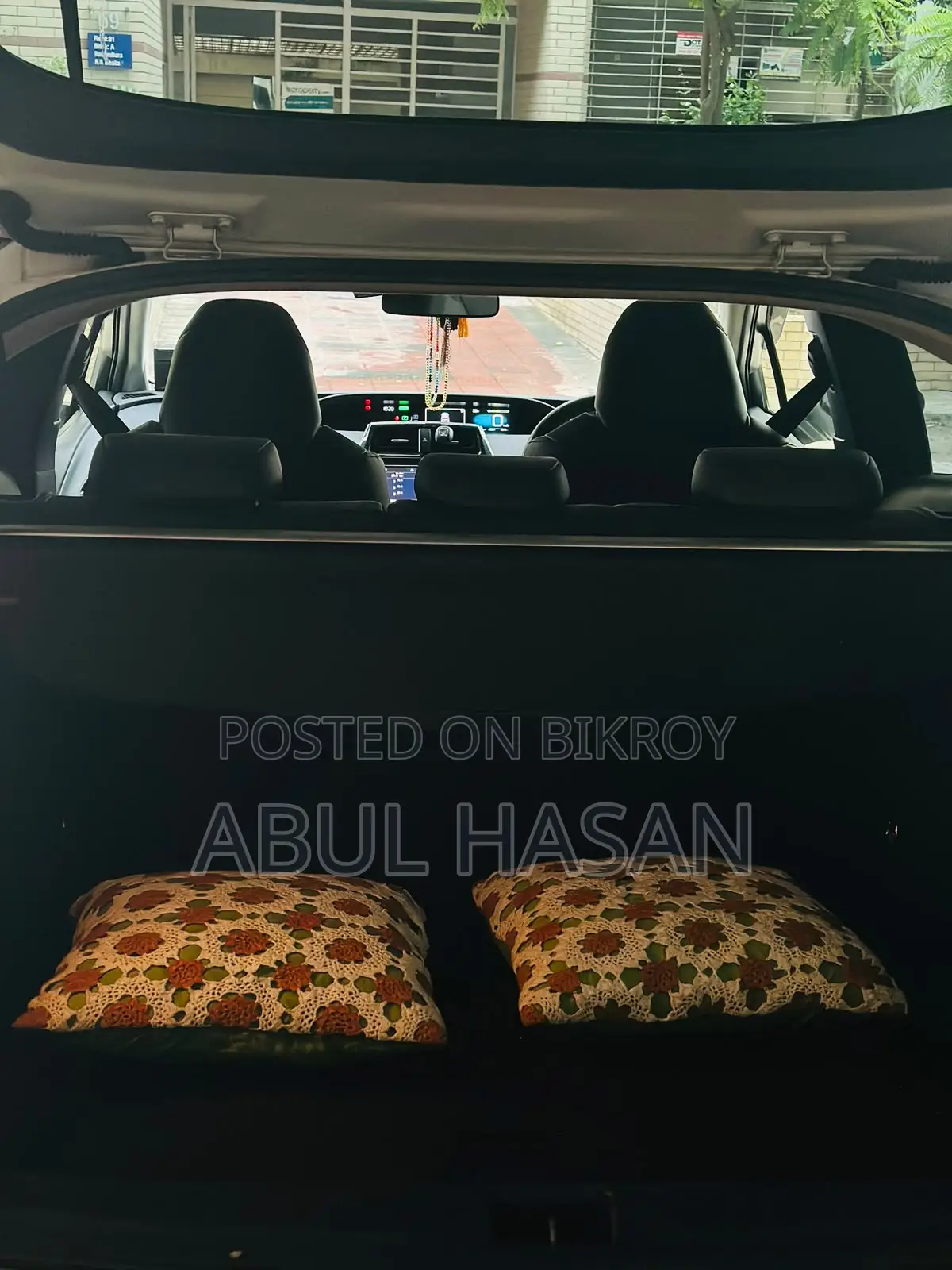 টয়োটা প্রিয়াস ২০১৯ সাদা
