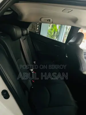 টয়োটা প্রিয়াস ২০১৯ সাদা
