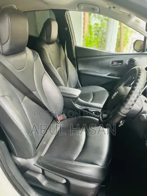 টয়োটা প্রিয়াস ২০১৯ সাদা